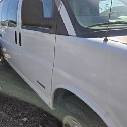 2005 Chevy Express Van 2500 No Cats Engine Transmission  Part Out Parts Only