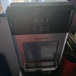 Counter Top Ice Machine 