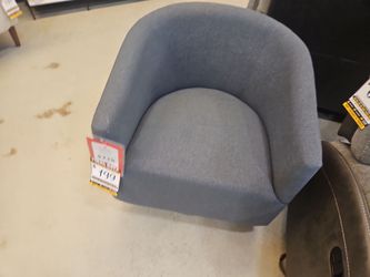 FLOOR MODEL SWIVEL CHAIR