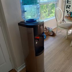 Frigidaire Water Dispenser 