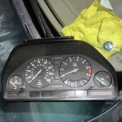 ‘92 BMW 735i-l Instrument Cluster (US)