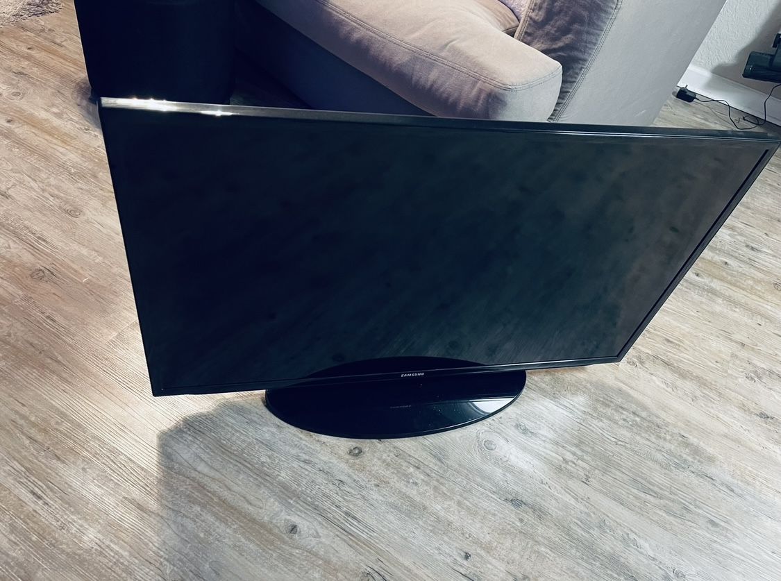 Tv Samsung 40” Used Good Condition