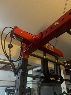 UPS Lat Pulldown