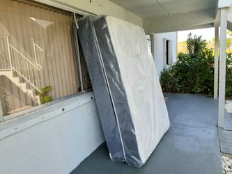 NEW FULL-SIZE MATTRESS AND BOX SPRING 💤