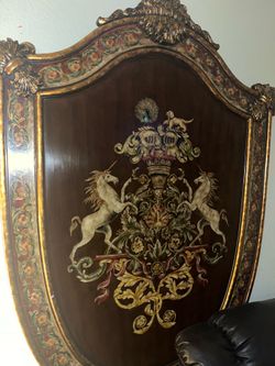 Crest royal family