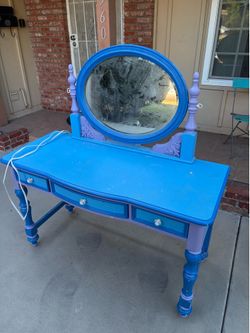 Blue & purple vanity with mirror & built-in plugs