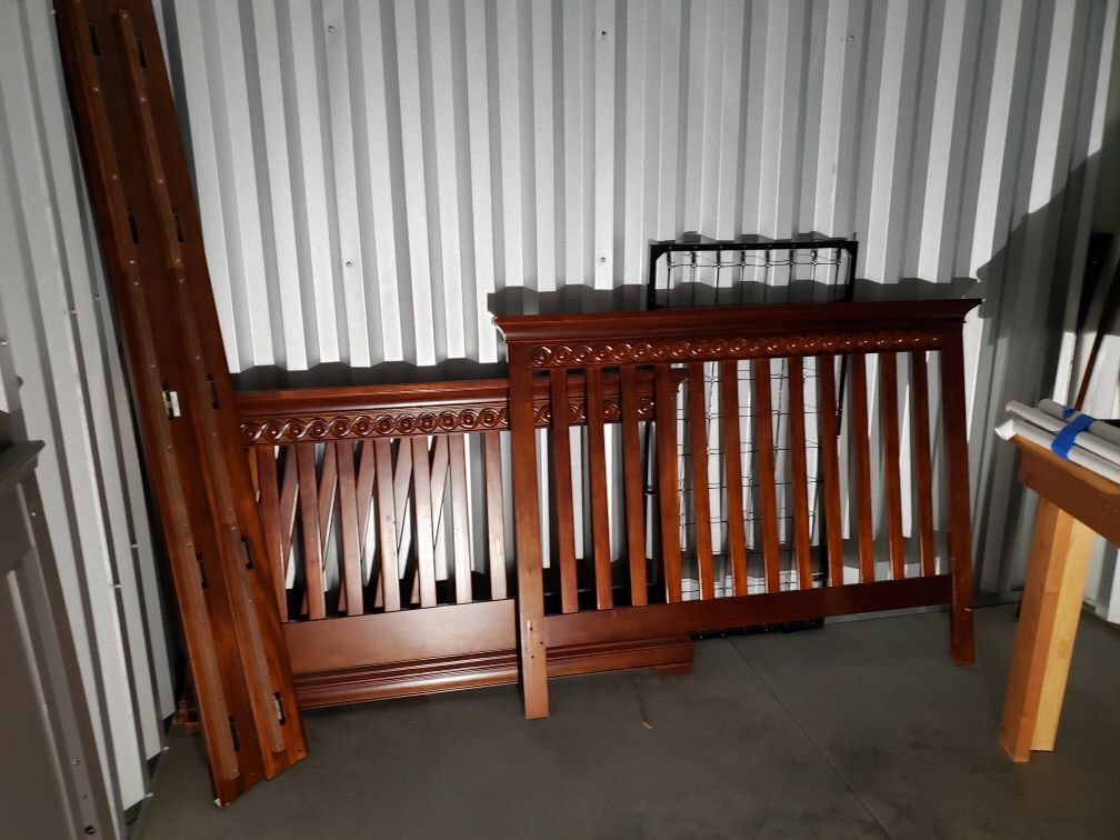 baby crib/toddler bed/ full bed