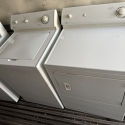 Maytag washer and dryer Gas and great working conditions no issues at all