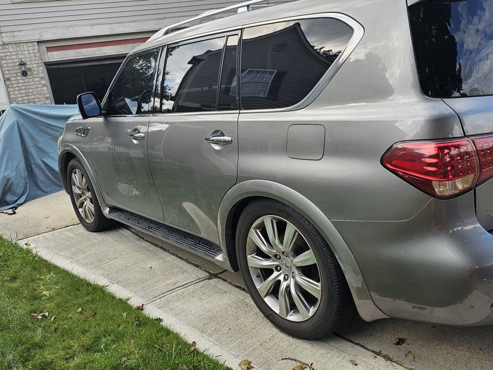 2011 Infiniti Qx56