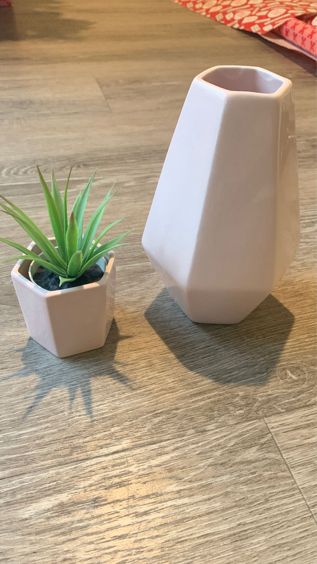Vase & Little plant pot w/ fake plant