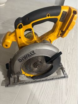 DeWalt DC390B 18V 6-1/2” Cordless Circular Saw Black Handle
