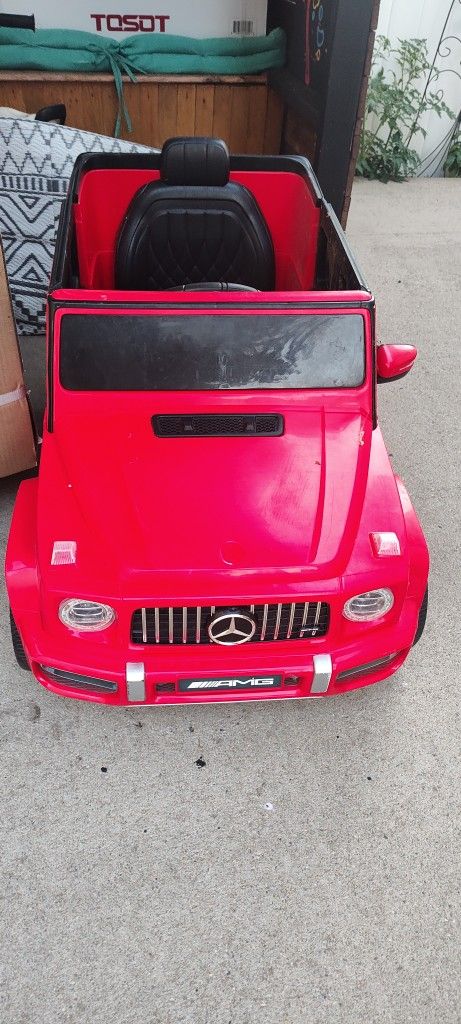 Mercedes-Benz G63 kids' ride-on car.