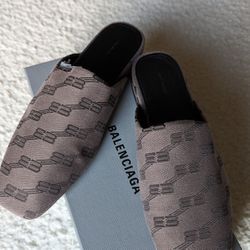 Balenciaga Cosy Slides, Size 40, New