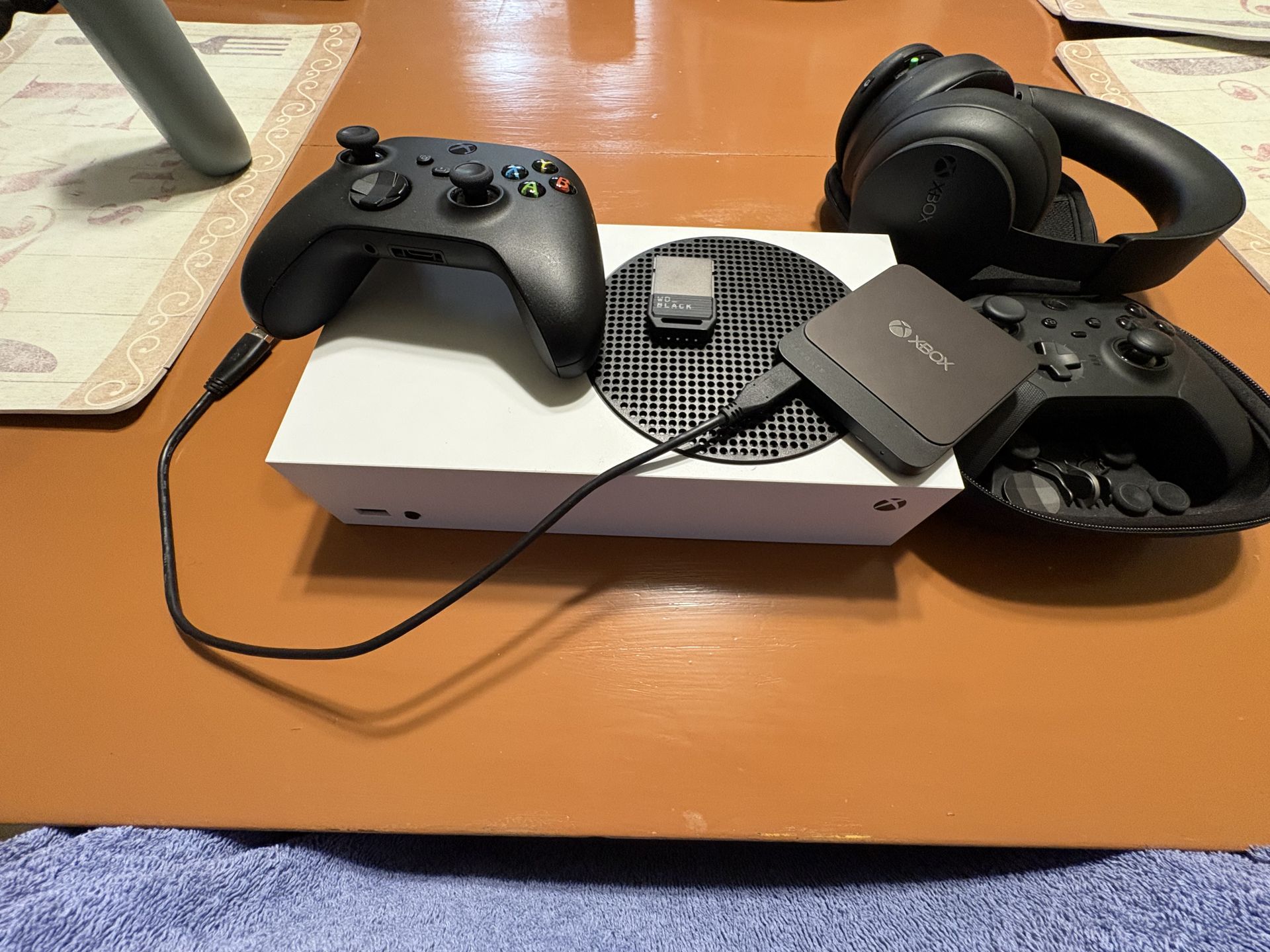 Xbox accessories, Xbox s, controller, elite controller, storage cards