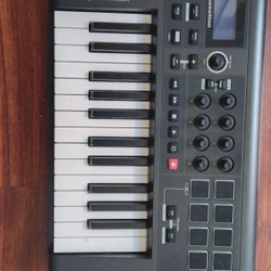 Novation IMPULSE 25 25 Key Weighted USB MIDI Keyboard Controller w/ USB Port 