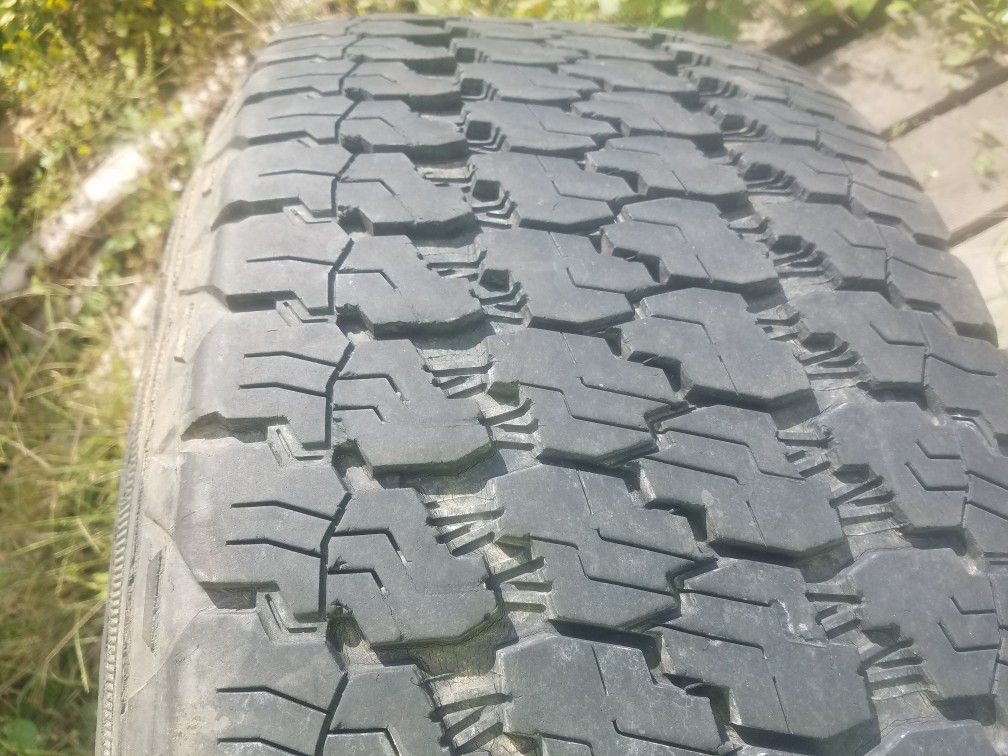 Truck or trailer tire