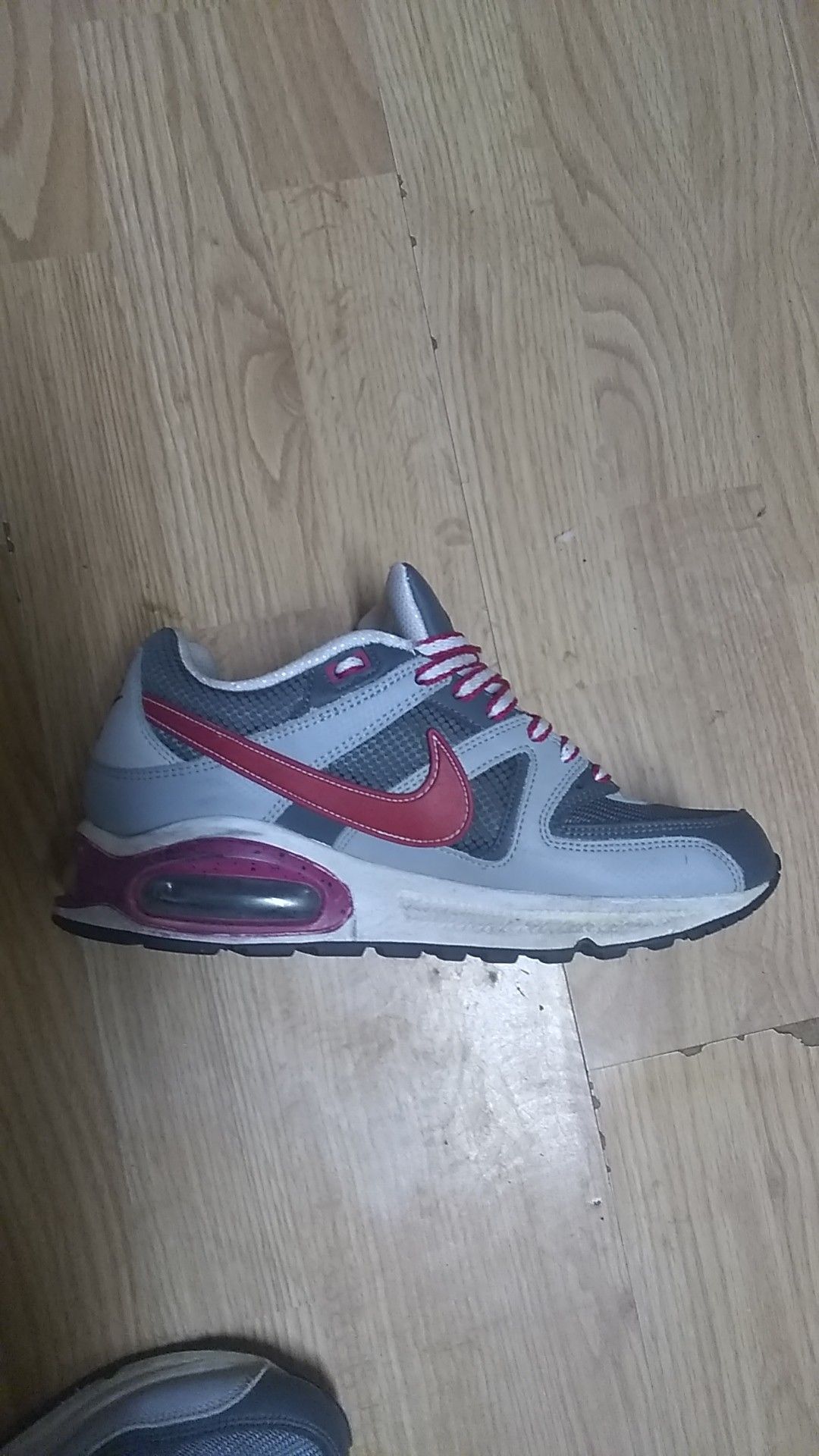 SIZE 7 NIKE AIR MAX