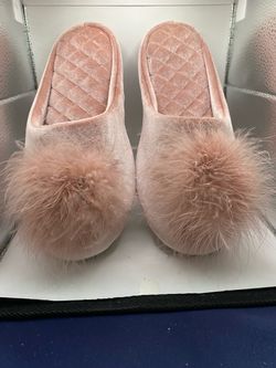 Size: 8.5–9 pink velvet house slipper
