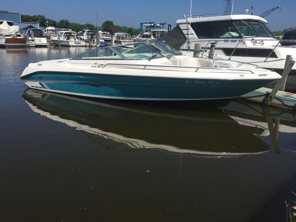 Sea ray 220 bow rider