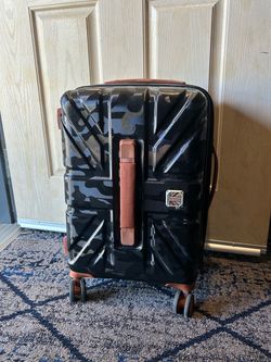 Britbag Hard Shell Spinner Luggage Suitcase Bought For £199 in London Selling For $99