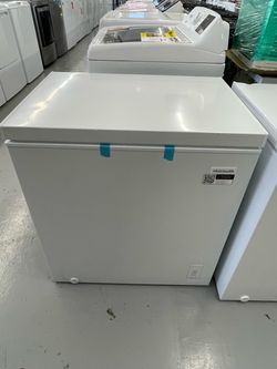 New Frigidaire 7.0 Cu Ft Convertible Upright Garage Ready Manual Defrost Chest Freezer in White