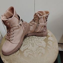 Adorable Like New Little Girls DKNY Taupe Motto Mid Boots, Located In Reedley 