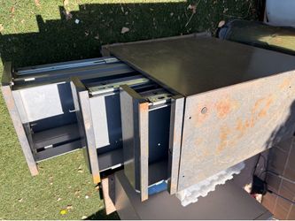 Metal cabinet