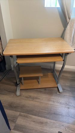 Computer desk