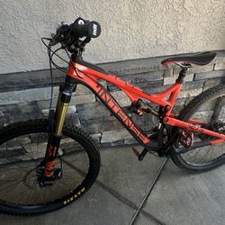 Full Carbon Mountain Bike