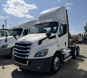 2019 Freightliner Cascadia 116 DAY CAB