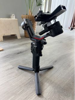 DJI RS 4 Camera Gimbal Stabilizer w/ Tripod Stand