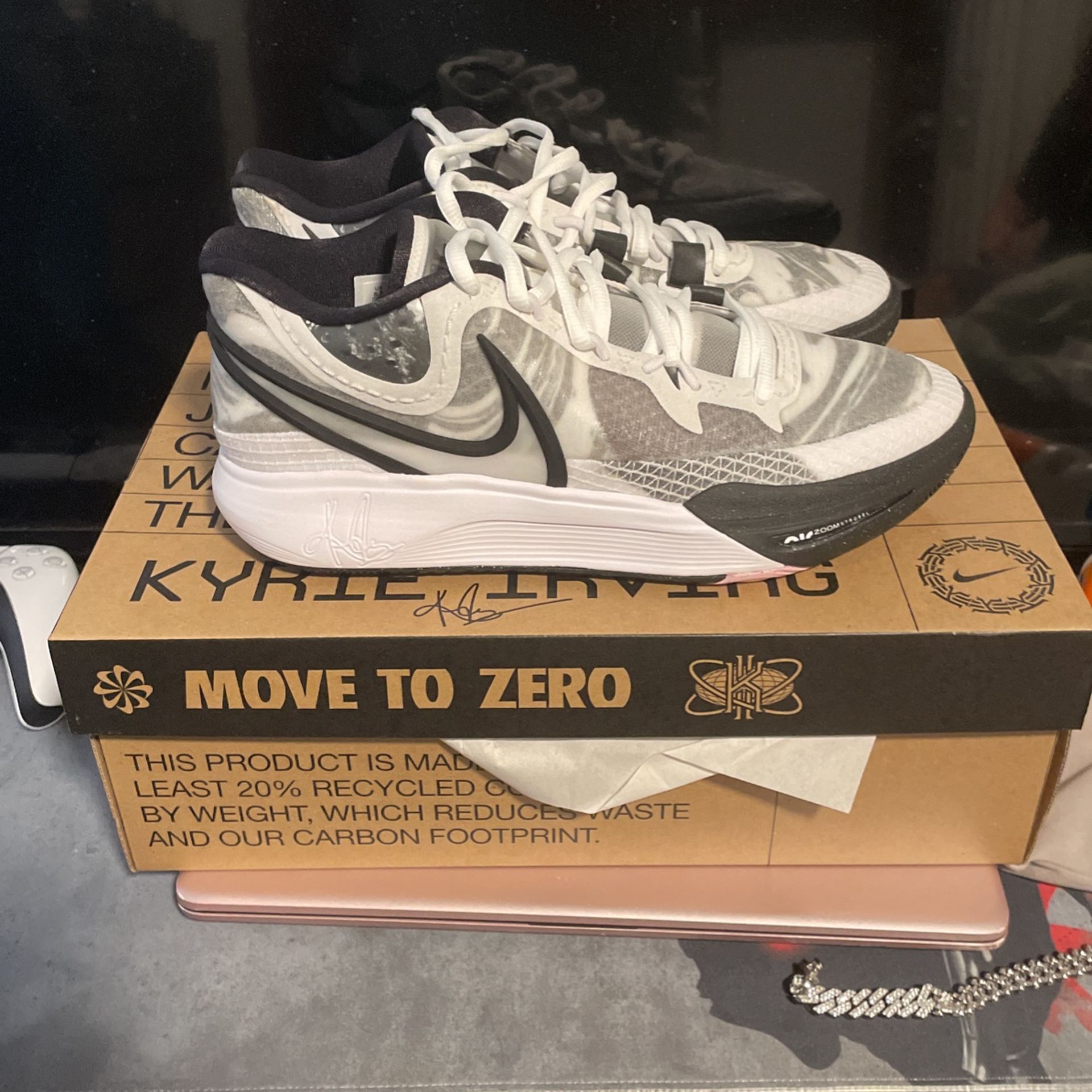 KYRIE 8 White