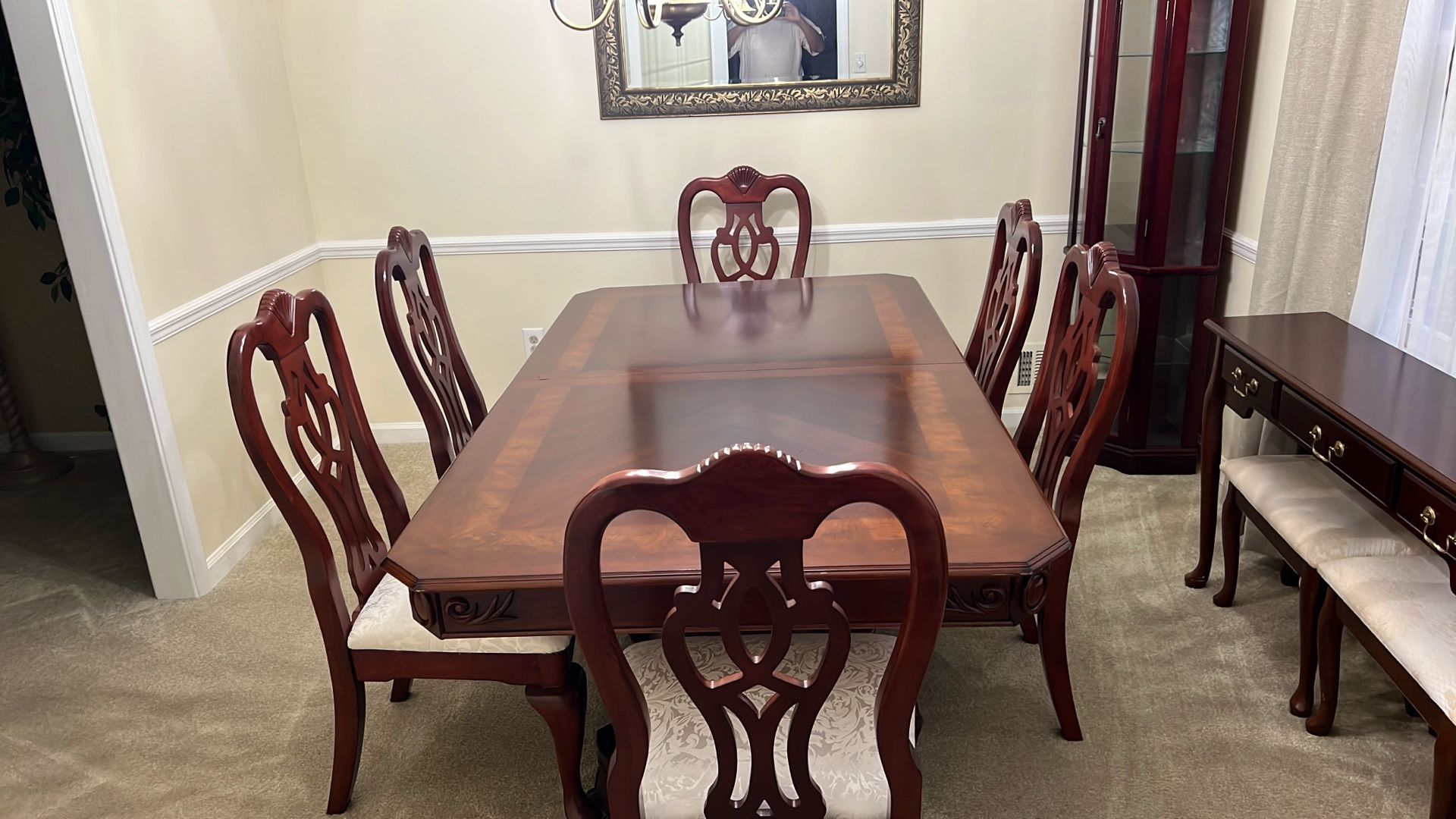 Dining Room Table with Extended Leaf to seat 8 people.