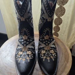NEW NEVER WORNDingo floral embroidery cowboy boots size 8.5