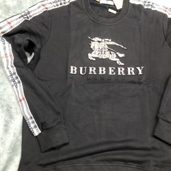 Black Sweatshirt.     S,m,l,xl