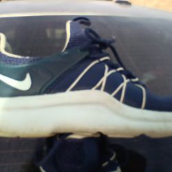 Nike Woman Sz 7