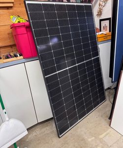 2 HORAY 410W Solar Panels – Used 1 Year