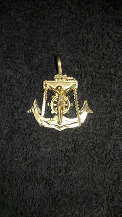 Italy 14kt marked charm