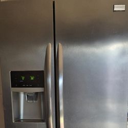 Frigidaire Refrigerator- Fully Working 