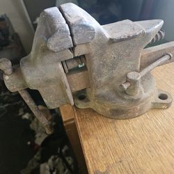 Vintage Eclipse V15 3" bench Vise.