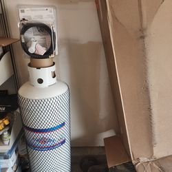 Brand new 100 Gallon propane tank and regulator.