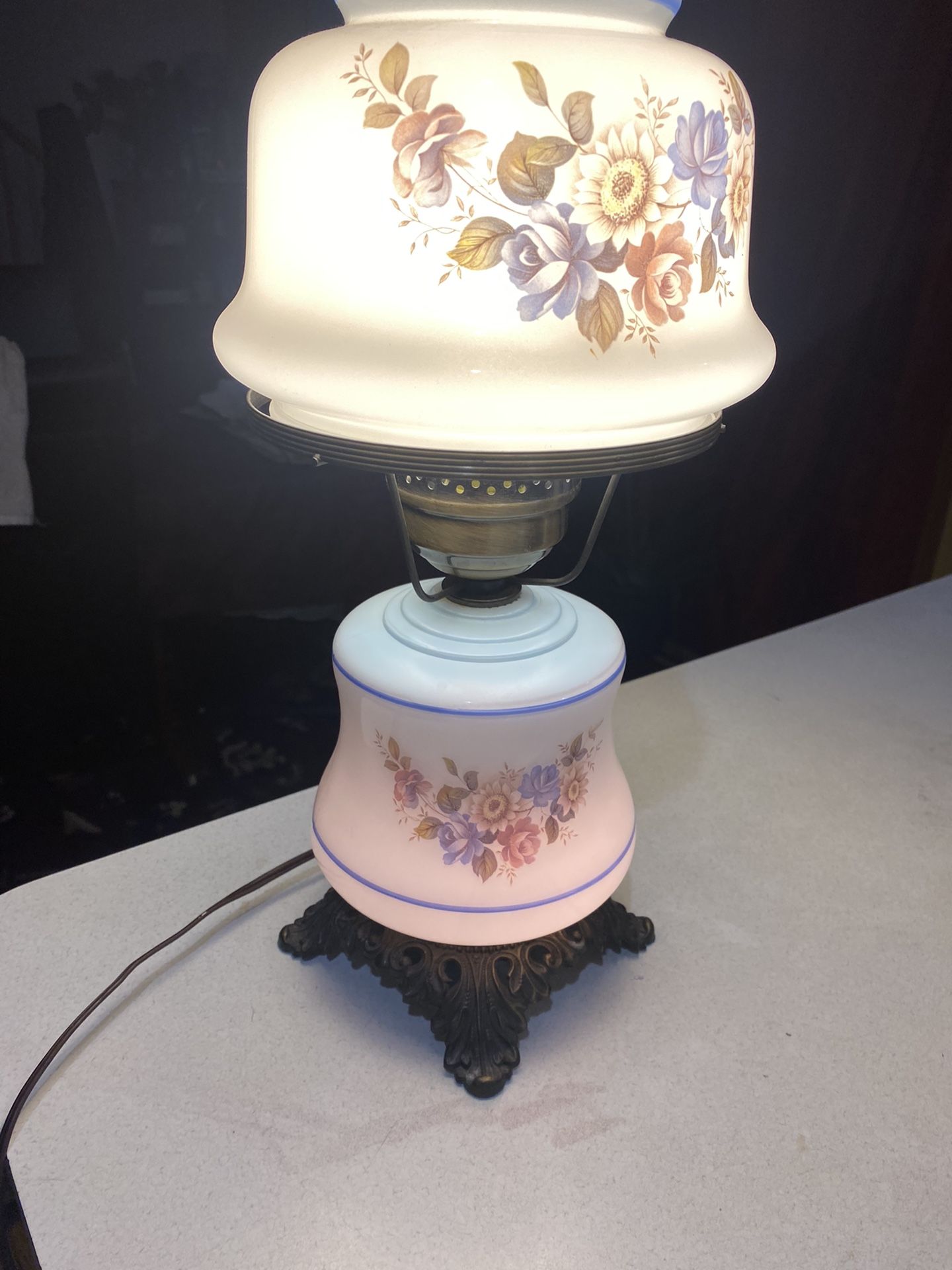 Vintage three way floral Lamp