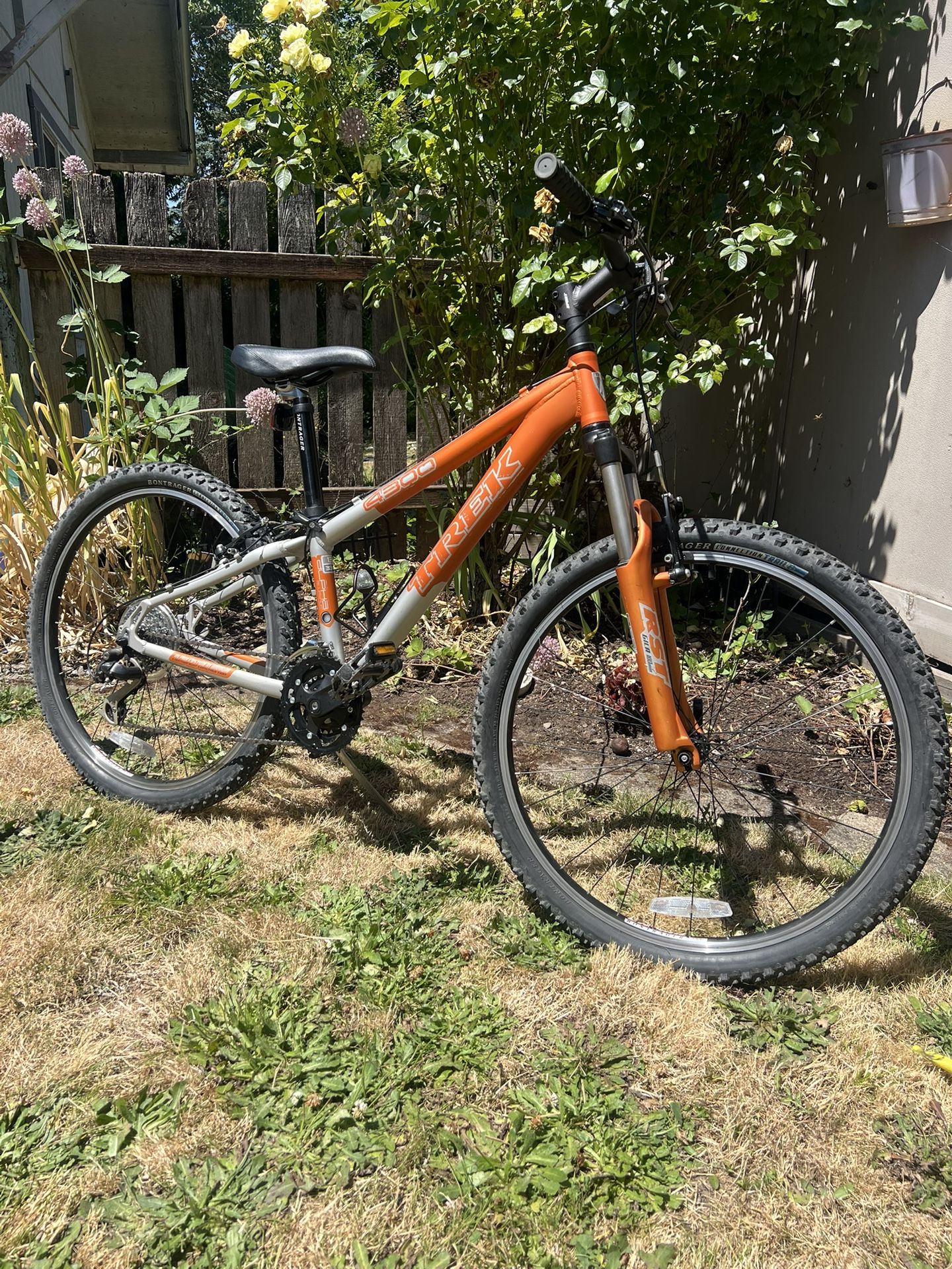 Trek 4300 Mountain Bike 13 Inch Frame 26 Inch Tires