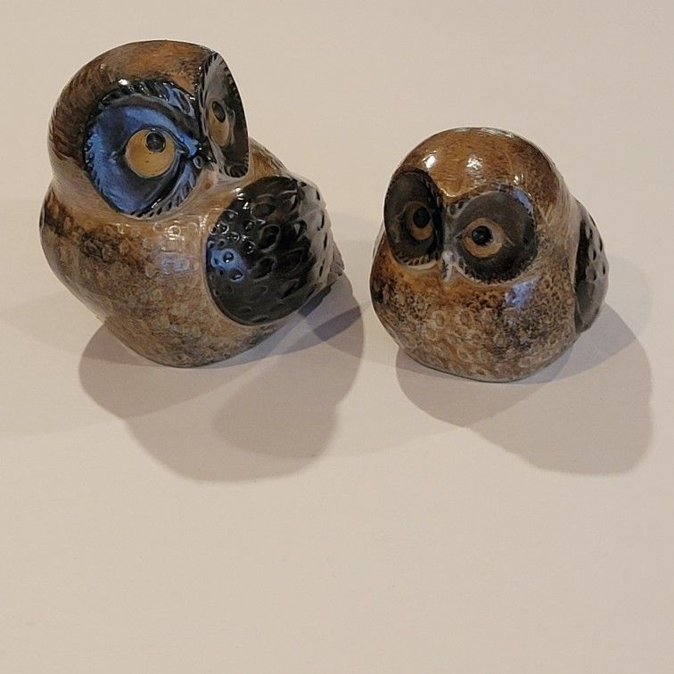 Set of 2 Vintage Owls Figurines Stoneware Pottery Japan OMC Figures
Sculptures . Pre-owned, good shape, display item. One is 4" tall,
smaller one is
