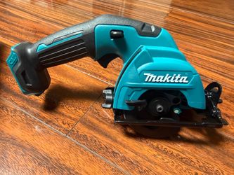 Makita 12V max CXT Lithium-Ion Cordless 3-3/8 in. Circular Saw Kit & Case (2.0Ah)