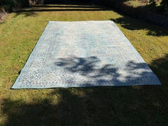 Large 8.6 x 11.6 Turkish area rug. This blue and white aqua-toned rug