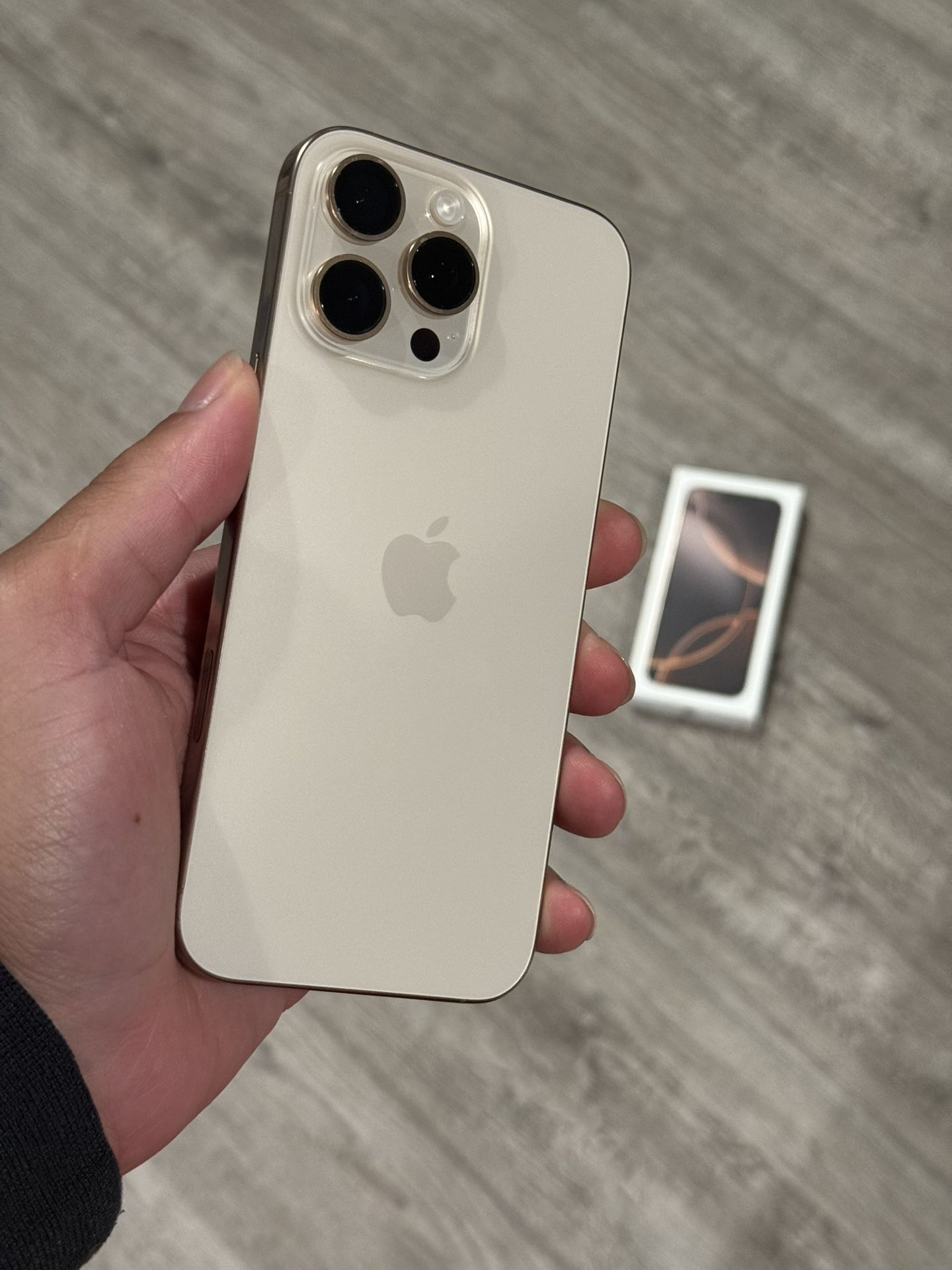 iPhone 16 Pro Max UNLOCKED - 512GB - Desert Titanium