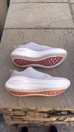 New Nike Vomero plus silt red platinum violet running shoes Women’s 10, Men’s 8.5