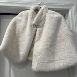 White Faux Fur Shoulder Coat Shall
