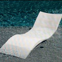 White Modern Pool Lounge Chairs 